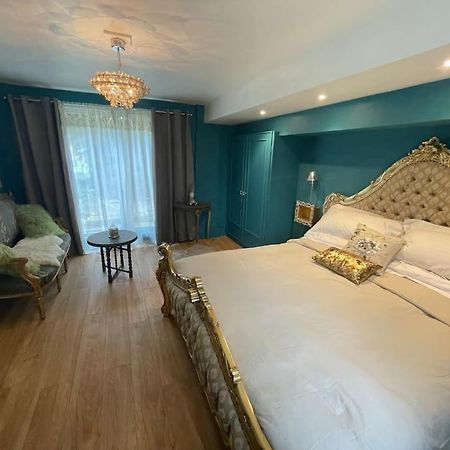 The Big Cosy Boudoir Bed + Hot Tub Apartamento Harvington Exterior foto